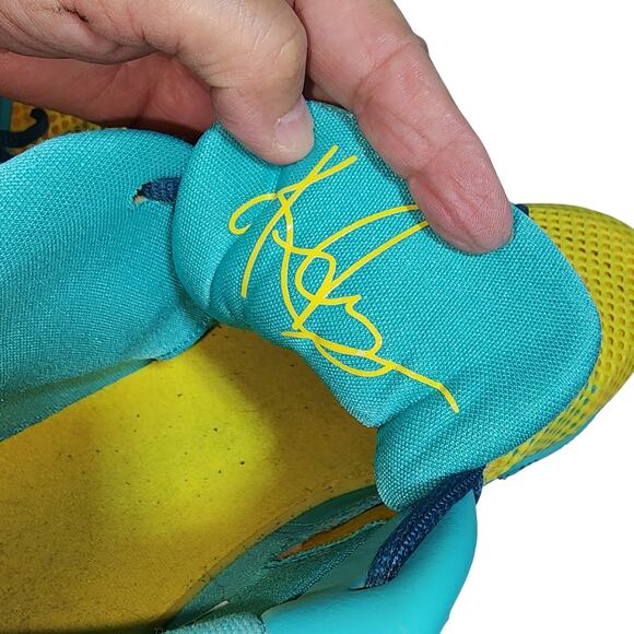 Athletic_Shoes